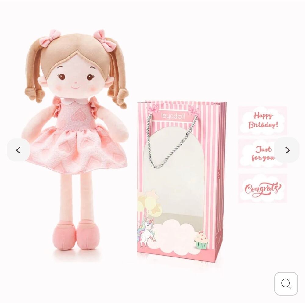 Leyadoll name Presley on it.